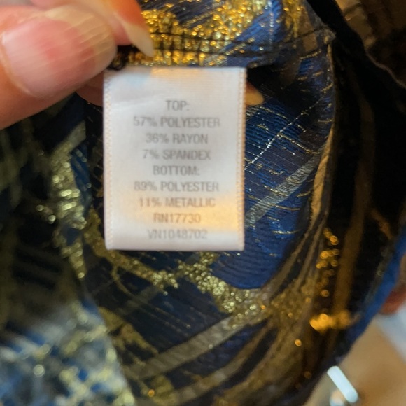 Bold print Size L Elastic stretch waistline dress. - Picture 5 of 5